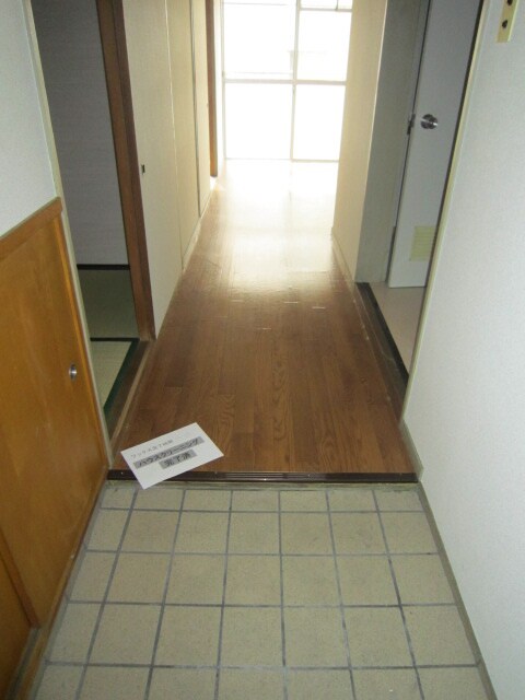 物件内観写真7　(玄関)