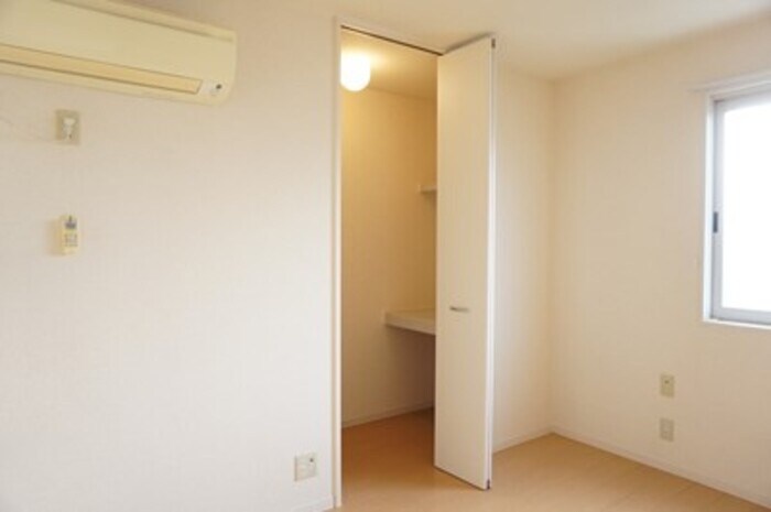 物件内観写真13　(収納)