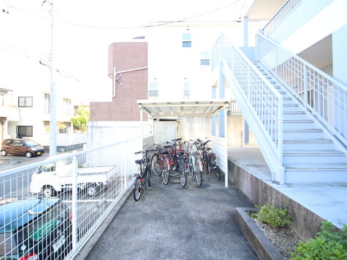 物件外観写真3　(駐輪場)