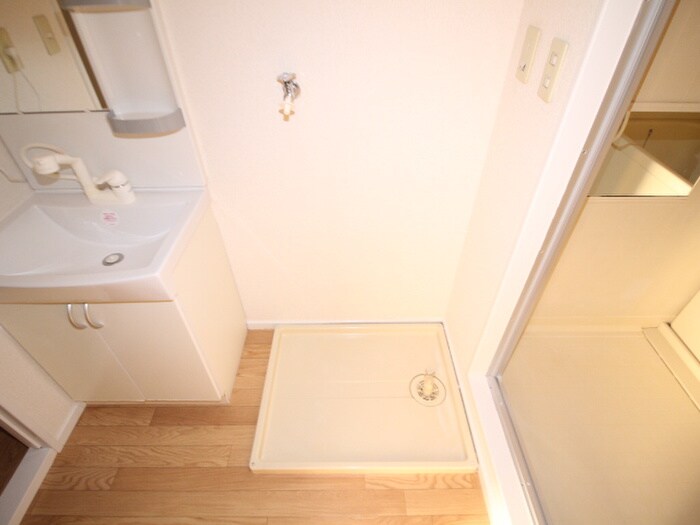 物件内観写真15　(洗濯機置場)