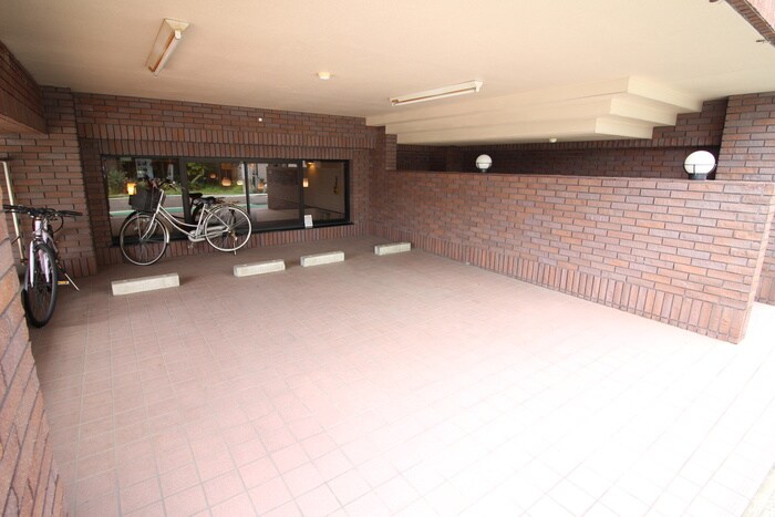 物件外観写真4　(駐車場)