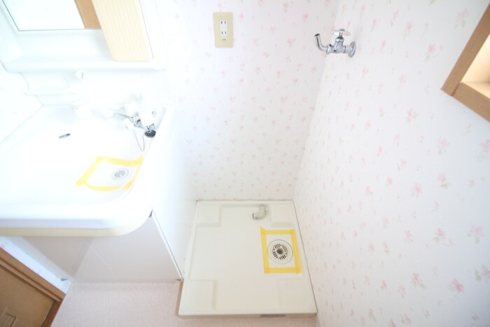 物件内観写真14　(洗濯機置場)