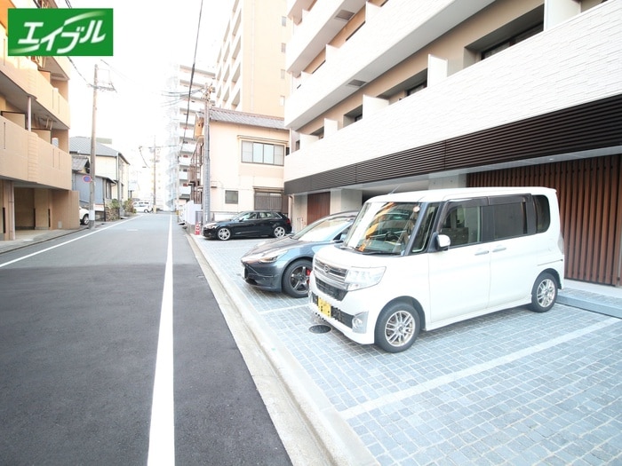 物件外観写真3　(駐車場)