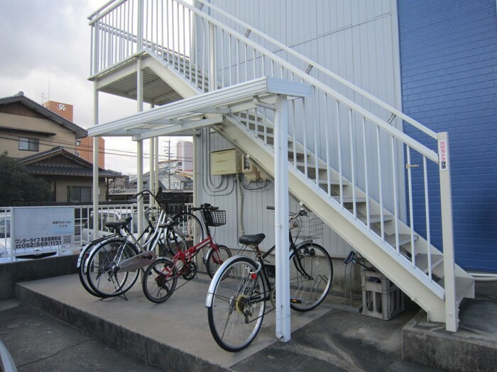 物件外観写真2　(駐輪場)