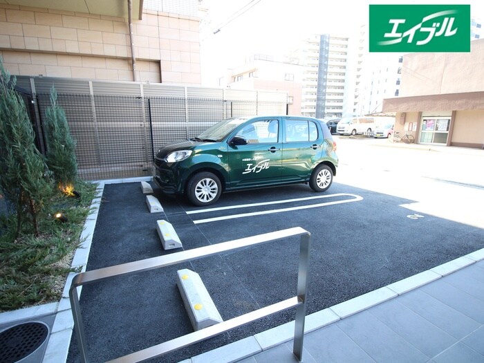 物件外観写真2　(駐車場)