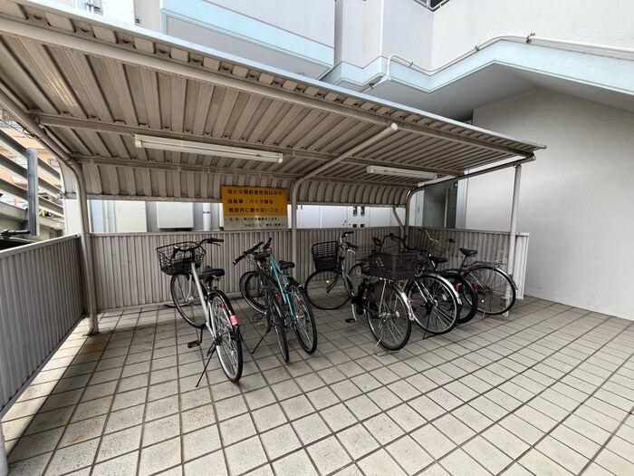 物件外観写真5　(駐輪場)
