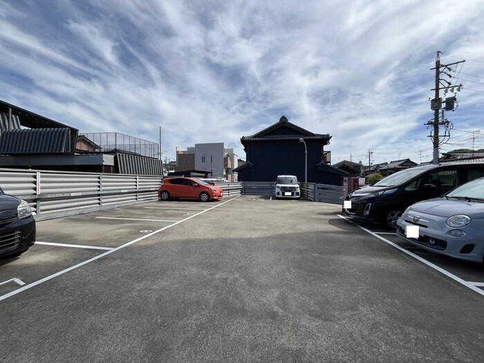 物件外観写真6　(駐車場)