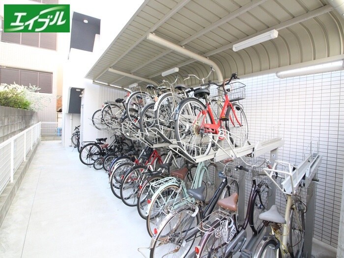 物件外観写真4　(駐輪場)