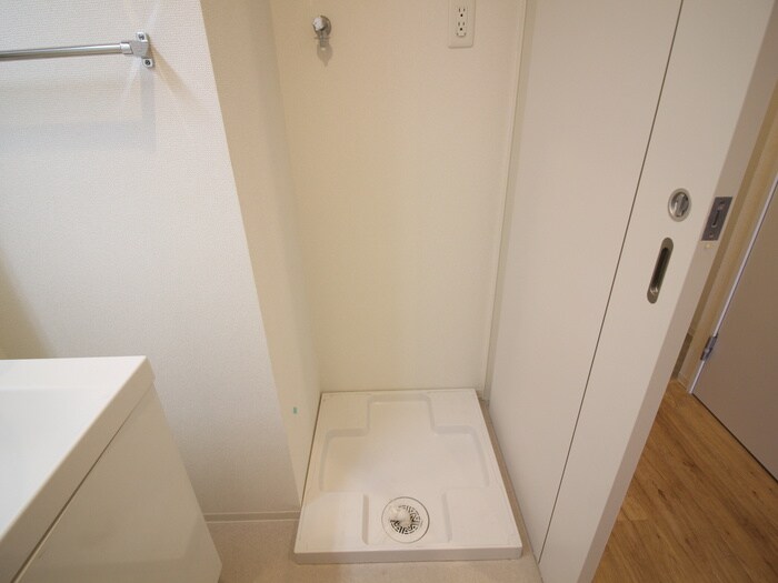 物件内観写真16　(洗濯機置場)