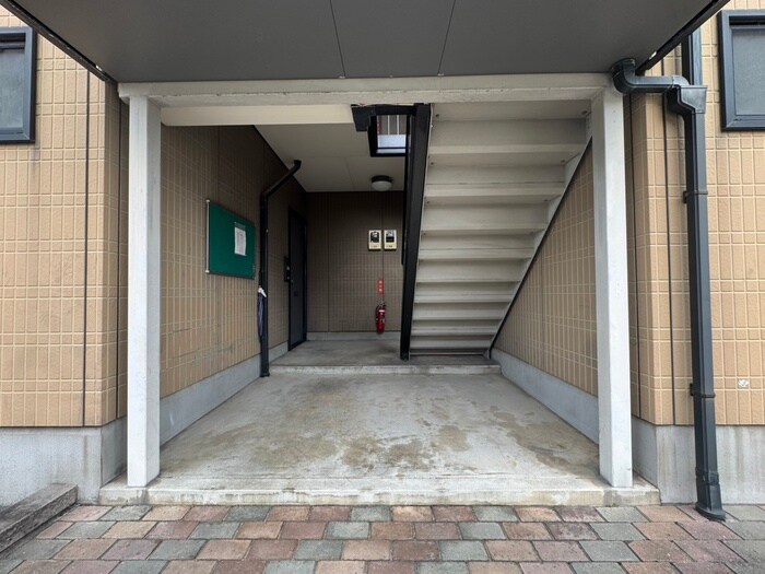 物件外観写真6　(エントランス部分)