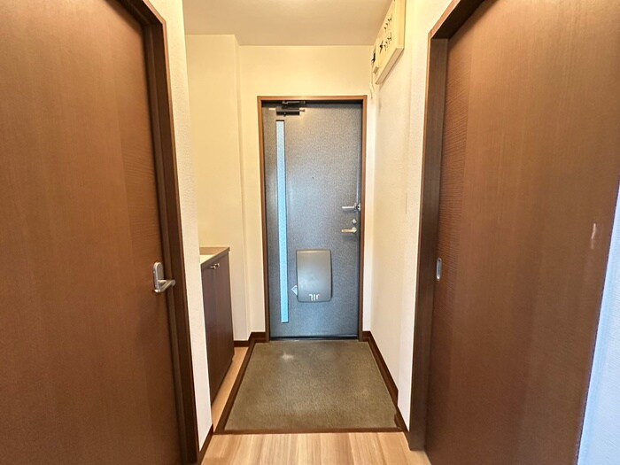 物件内観写真16　(玄関)