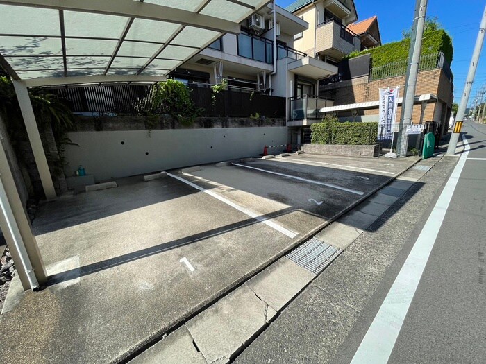 物件外観写真5　(駐車場)