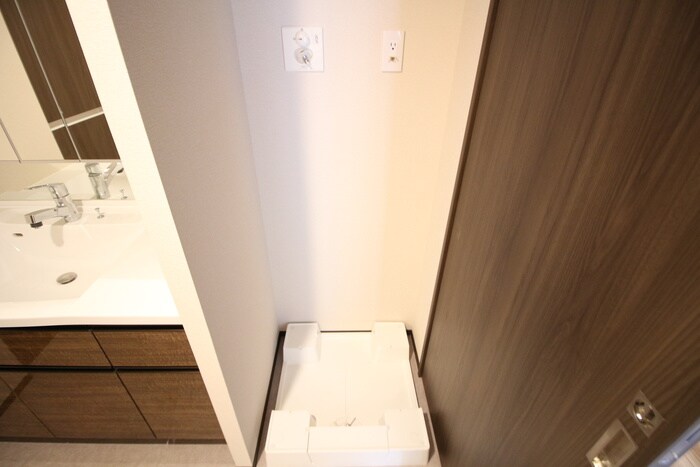 物件内観写真8　(洗濯機置場)