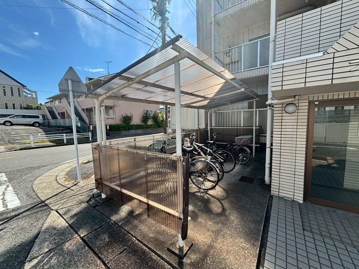 物件外観写真5　(駐輪場)