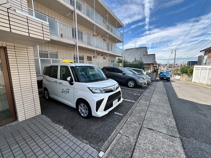 物件外観写真6　(駐車場)