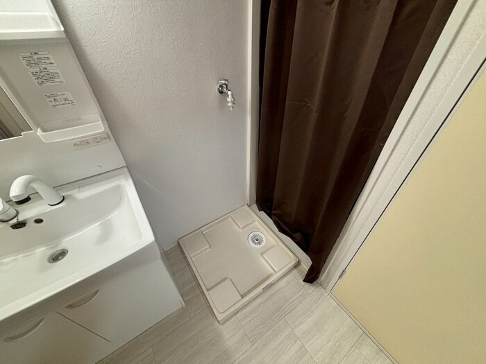 物件内観写真16　(洗濯機置場)