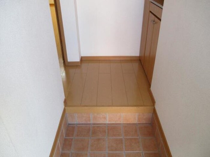 物件内観写真12　(玄関)