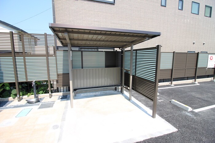 物件外観写真4　(駐輪場)