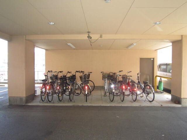物件外観写真3　(駐輪場)