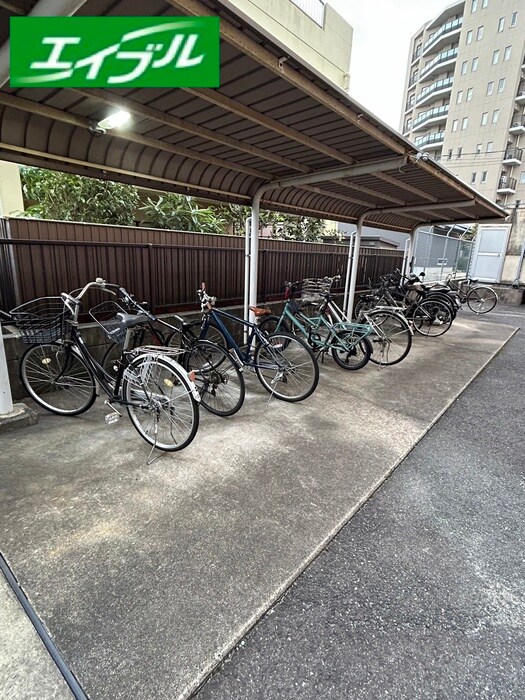 物件外観写真5　(駐車場)