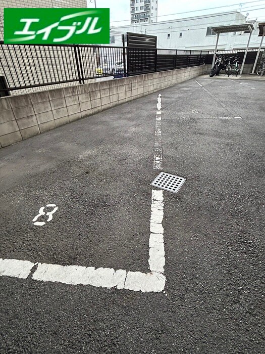 物件外観写真6　(駐車場)