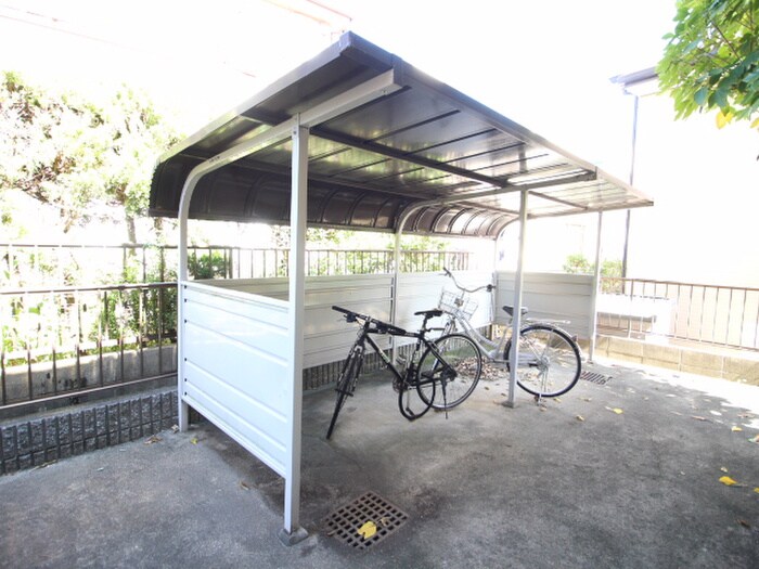 物件外観写真3　(駐輪場)