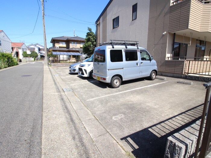 物件外観写真6　(駐車場)