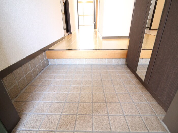 物件内観写真17　(玄関)