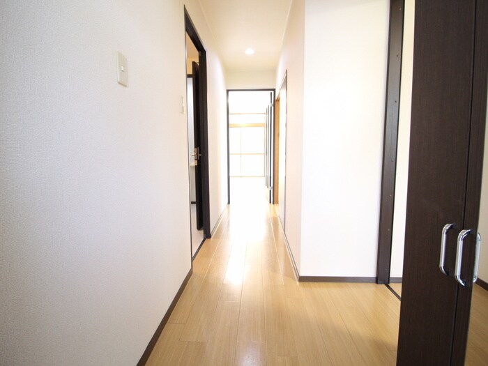 物件内観写真18　(廊下)
