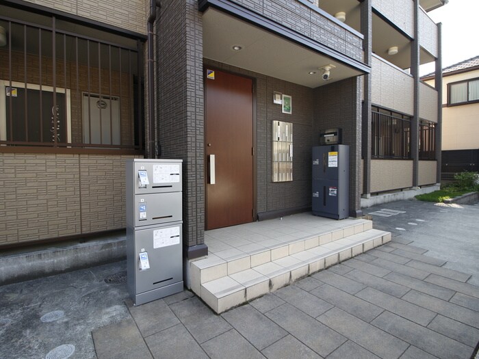 物件外観写真2　(エントランス部分)