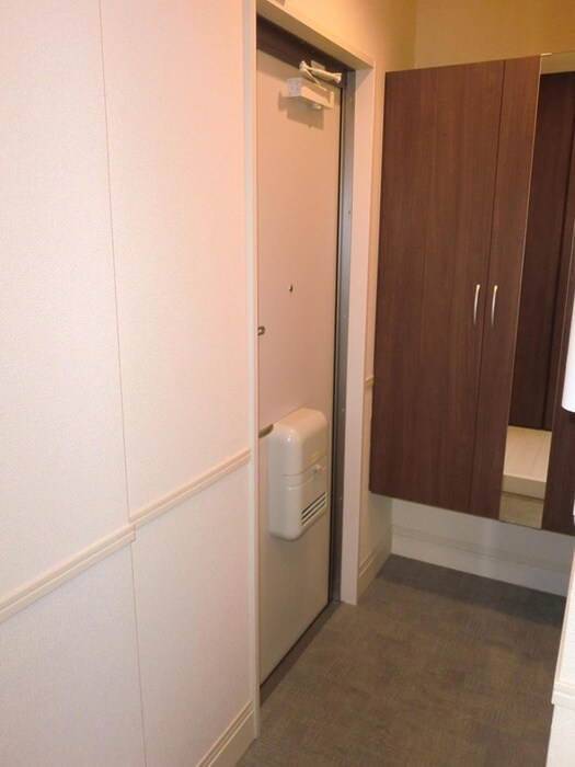 物件内観写真7　(玄関)