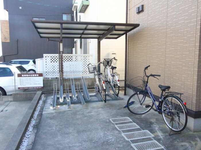 物件外観写真5　(駐輪場)