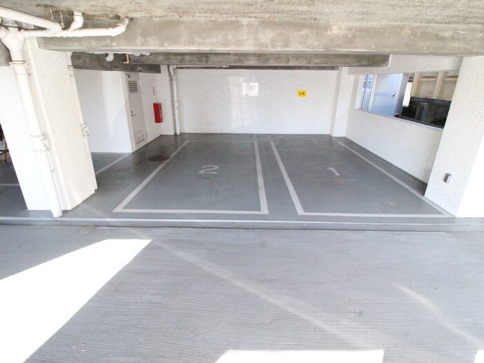 物件外観写真4　(駐車場)