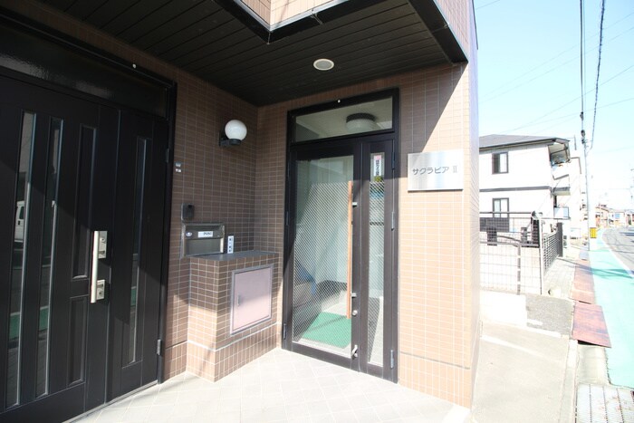 物件外観写真3　(エントランス部分)