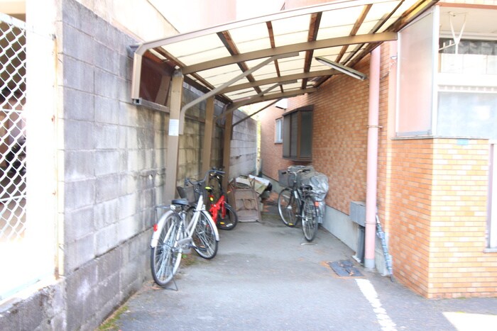 物件外観写真5　(駐輪場)