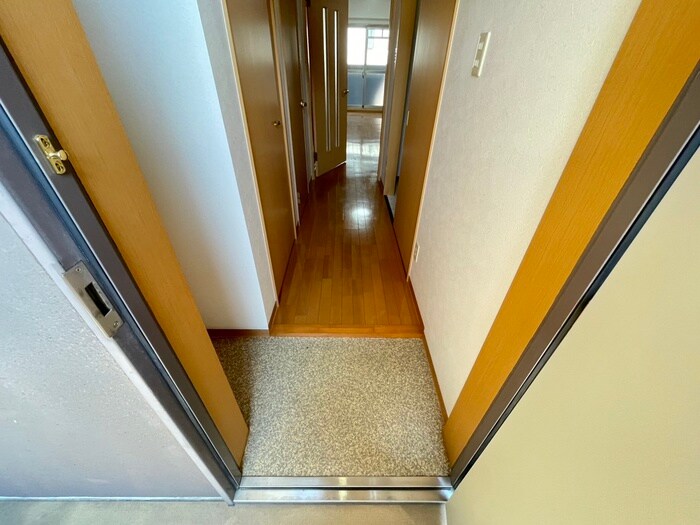 物件内観写真14　(玄関)