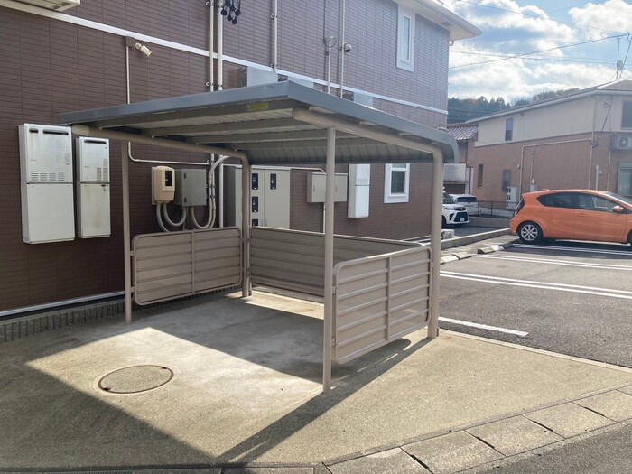 物件外観写真5　(駐輪場)