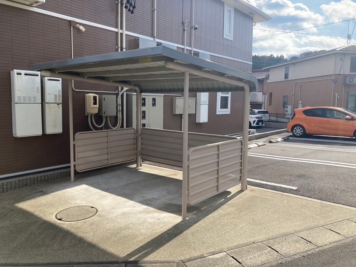 物件外観写真5　(駐輪場)