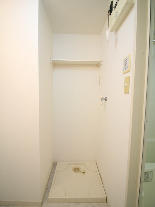 物件内観写真9　(洗濯機置場)