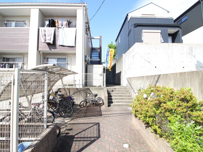 物件外観写真5　(エントランス部分)