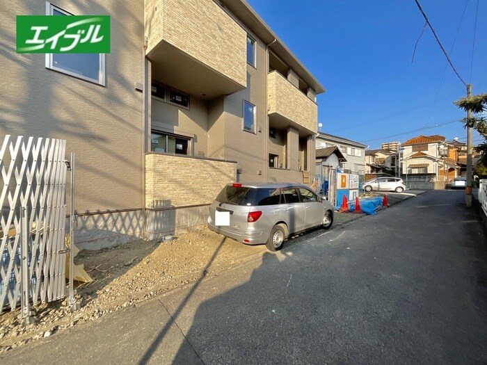 物件外観写真5　(駐車場)