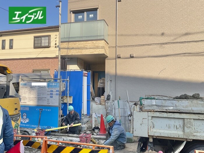 物件外観写真6　(エントランス部分)