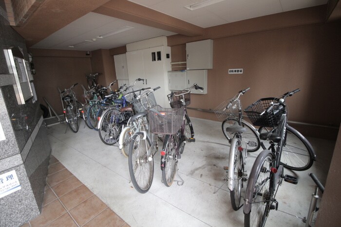 物件外観写真4　(駐輪場)