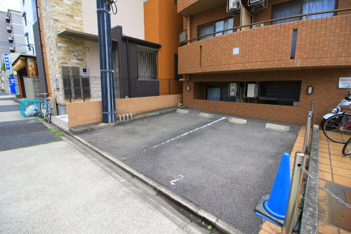 物件外観写真5　(駐車場)