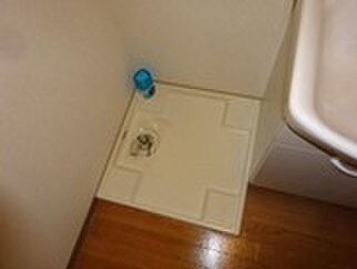 物件内観写真8　(洗濯機置場)