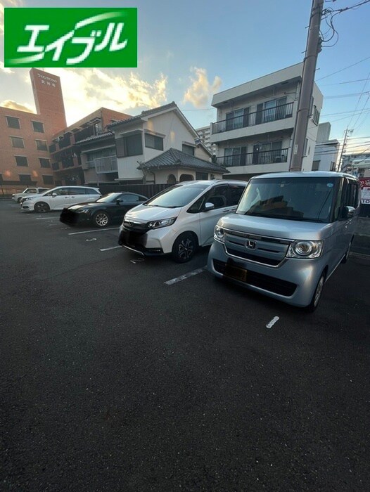 物件外観写真3　(駐車場)