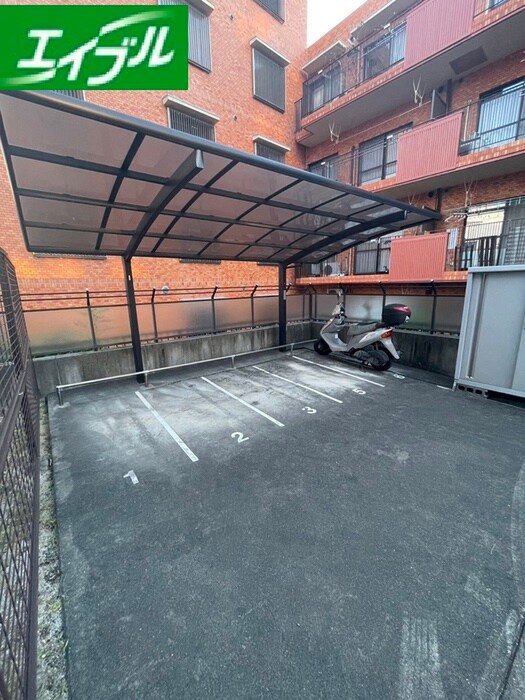 物件外観写真6　(バイク置き場)