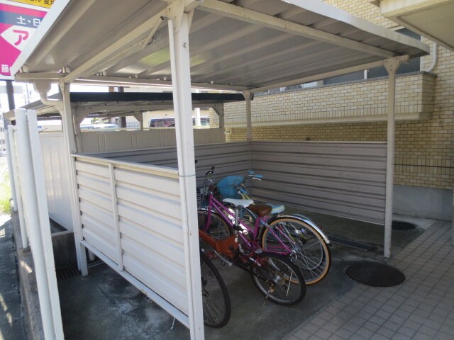 物件外観写真3　(駐輪場)