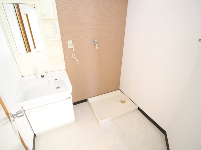 物件内観写真11　(洗濯機置場)