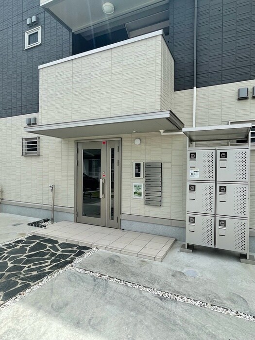物件外観写真4　(エントランス部分)